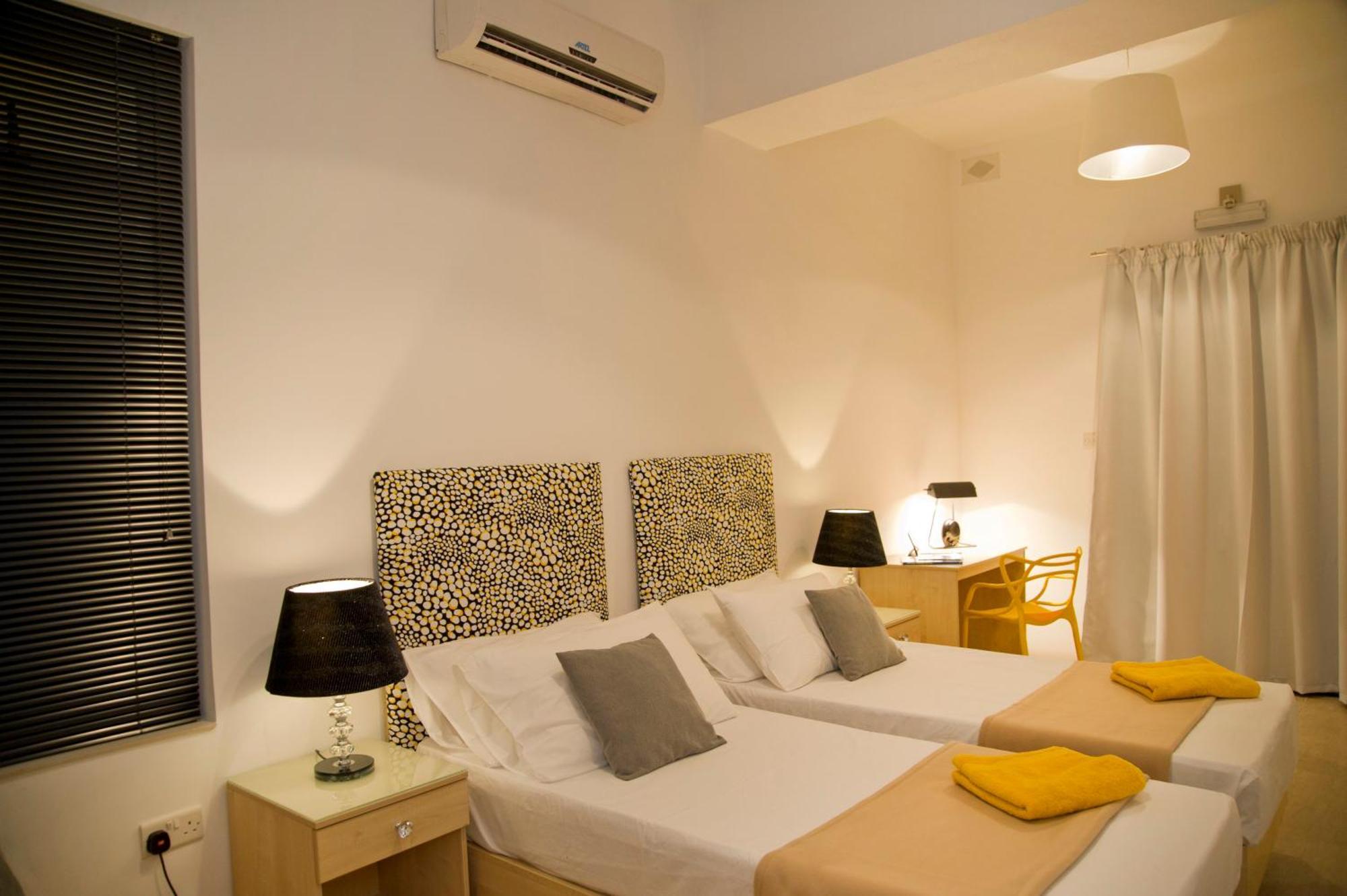Maltese Balcony Apartment Saint Julian's Exterior photo